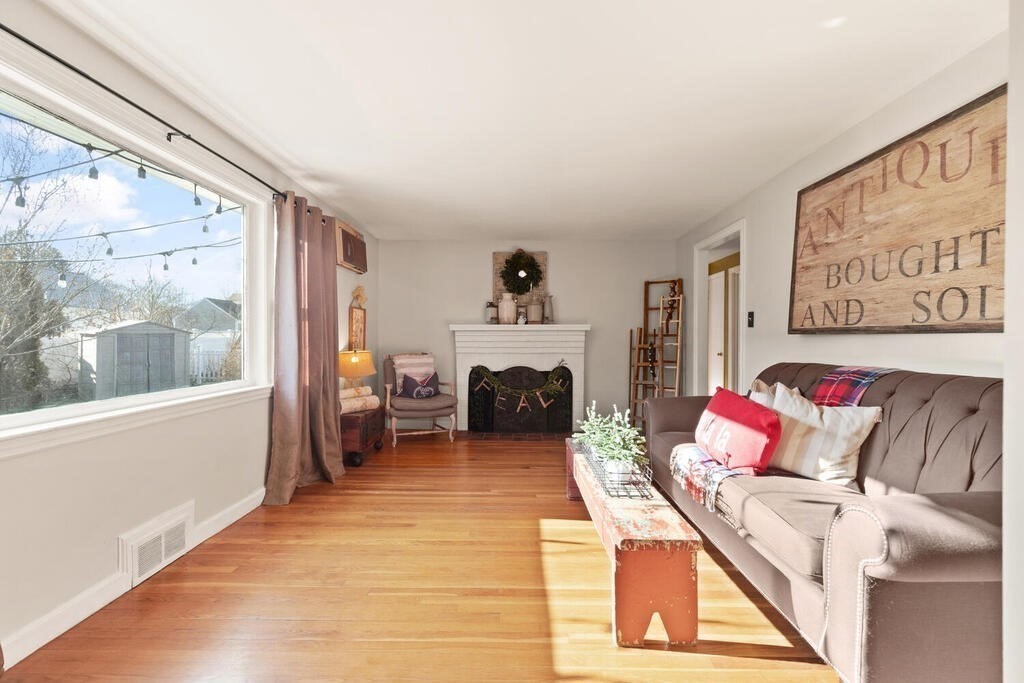 11 Harwick Road Wakefield, MA 01880 - Photo 7 of 32 Gallery Image 7