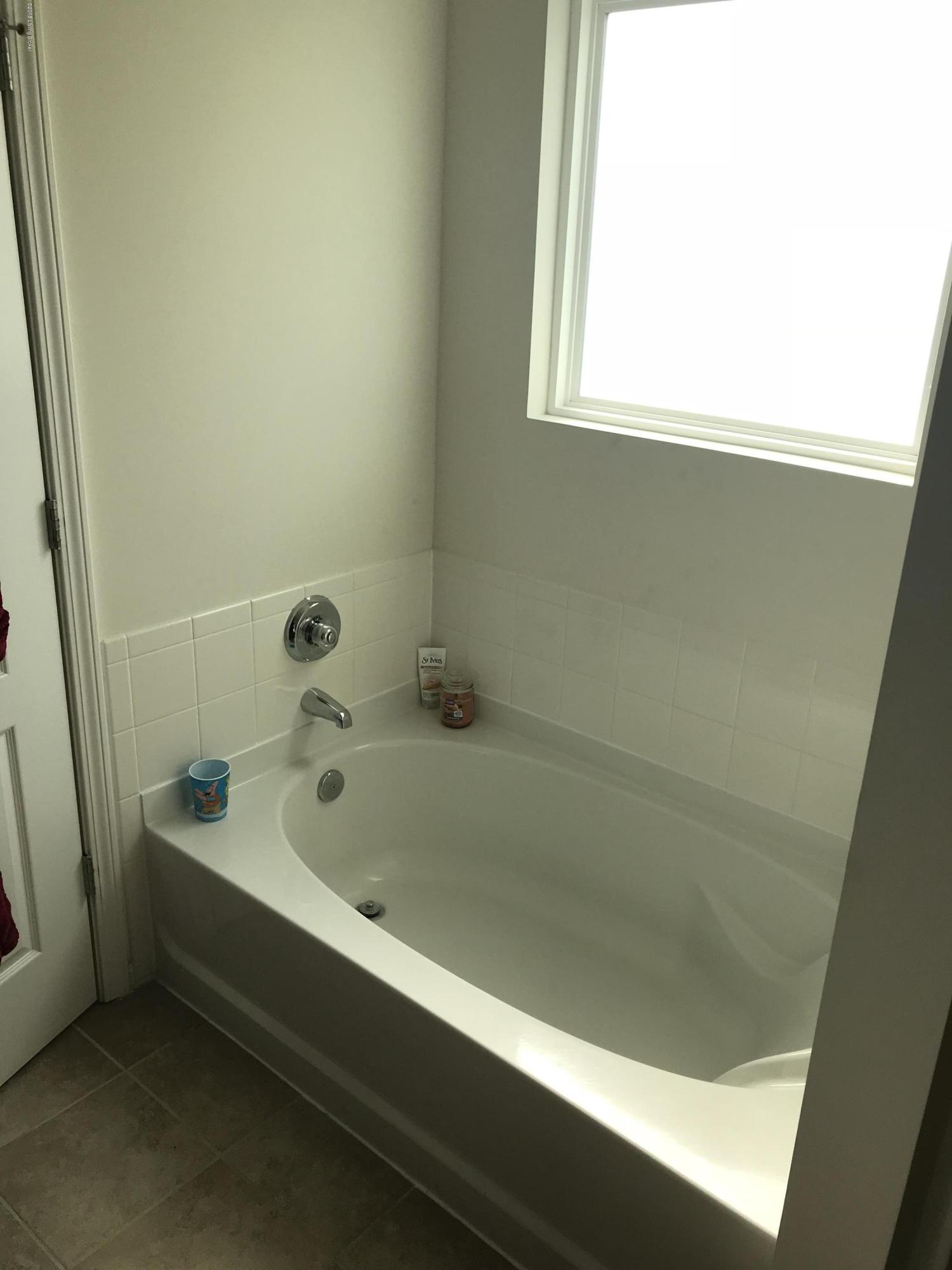 168 Golden Wing Road Mount Washington, KY 40047 - Photo 17 of 37 Tub in Master Bathroom