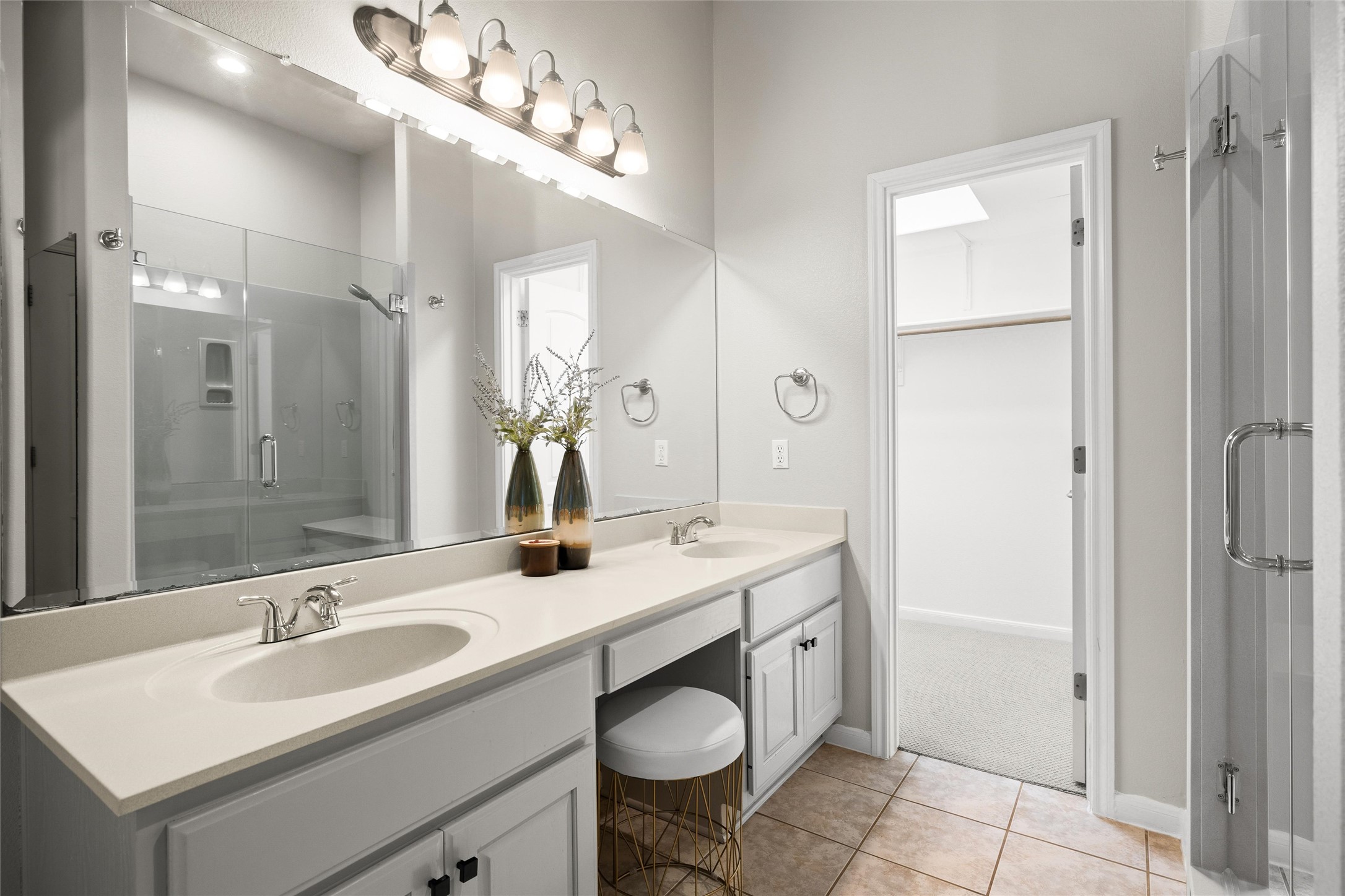 100 Stratton Court Austin, TX 78737 - Photo 19 of 38 Primary bath has a double vanity to make the morning rush easier.