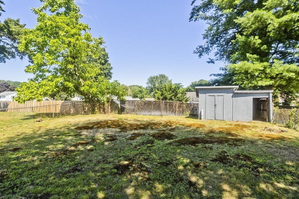 57 Price Street Springfield, MA 01104 - Photo 32 of 35