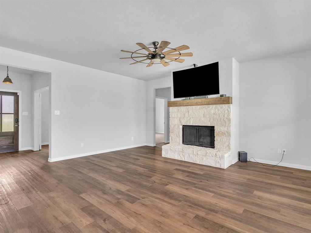 1013 Northern Oaks Court Springtown, TX 76082 - Photo 10 of 25
