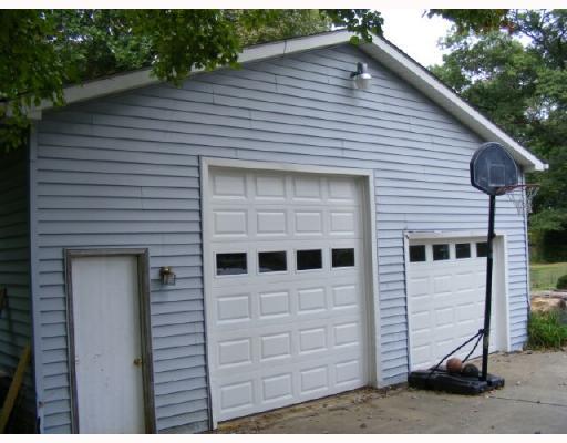 182 Beacon Road Renfrew, PA 16053 - Photo 5 of 17 Parking Lot/Garage.