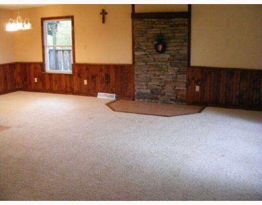 182 Beacon Road Renfrew, PA 16053 - Photo 8 of 17 Living Room.