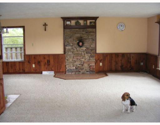 182 Beacon Road Renfrew, PA 16053 - Photo 10 of 17 Living Room.