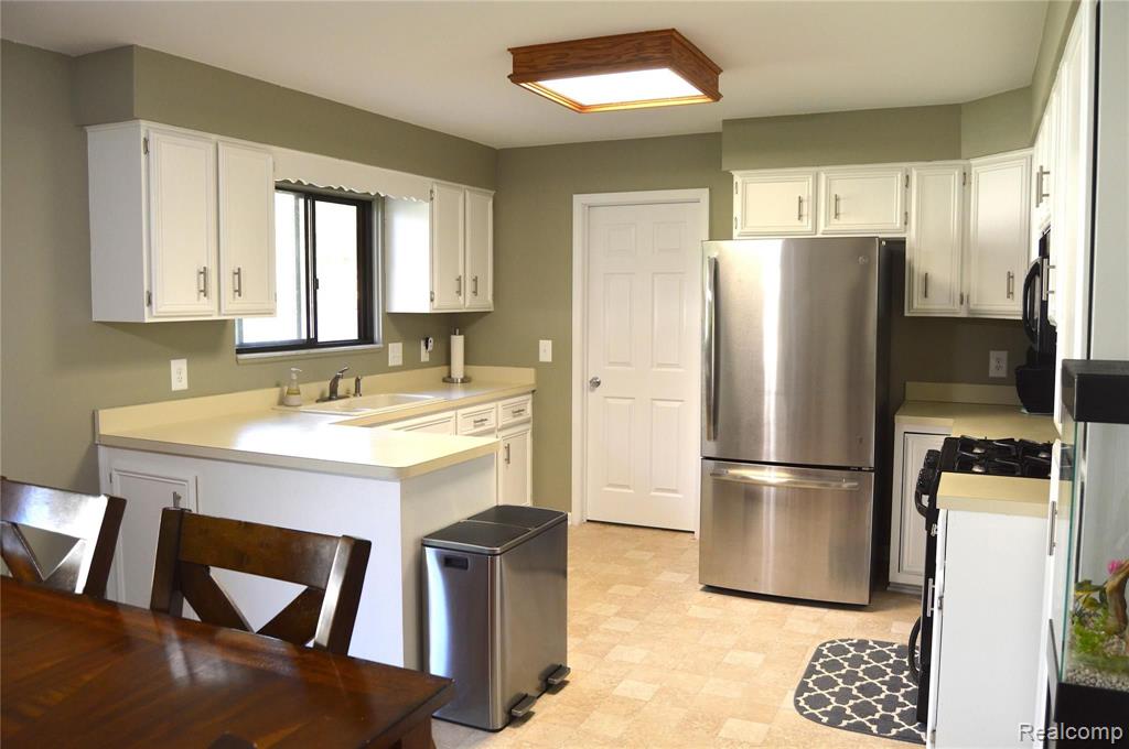 3312 Hessel Avenue Rochester Hills, MI 48307 - Photo 6 of 25