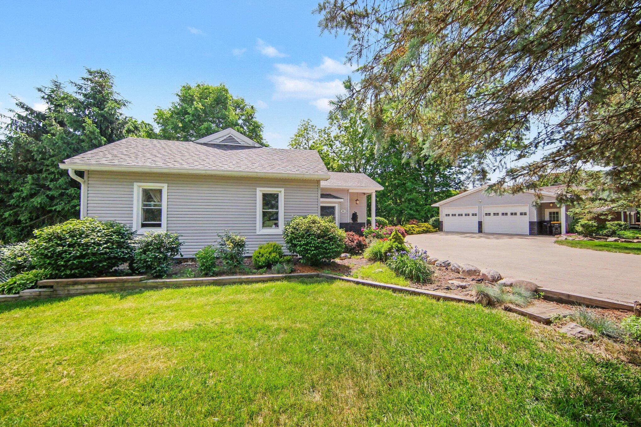 520 Wolverine Street Manchester, MI 48158 - Photo 2 of 27 002_dscf9334_946