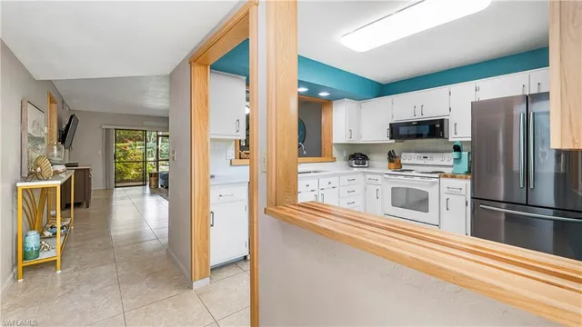 $250,000 | 2904 Kings Lake Boulevard, Unit 2904, Naples, FL 34112