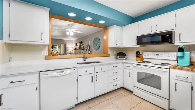 $250,000 | 2904 Kings Lake Boulevard, Unit 2904, Naples, FL 34112