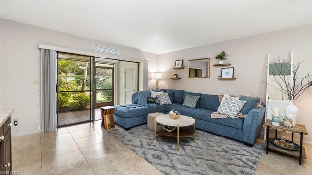 $250,000 | 2904 Kings Lake Boulevard, Unit 2904, Naples, FL 34112