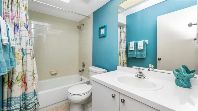 $250,000 | 2904 Kings Lake Boulevard, Unit 2904, Naples, FL 34112