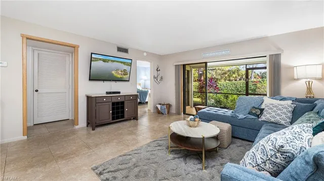 $250,000 | 2904 Kings Lake Boulevard, Unit 2904, Naples, FL 34112