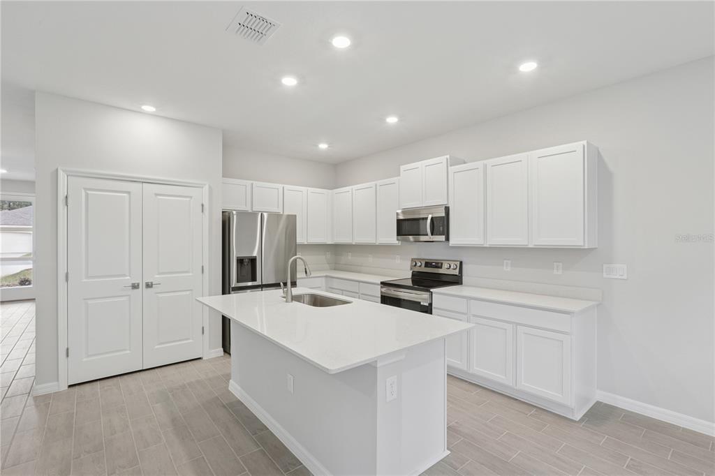 17094 Southwest 20th Ct Road Ocala, FL 34473 - Photo 6 of 14 Gallery Image 6