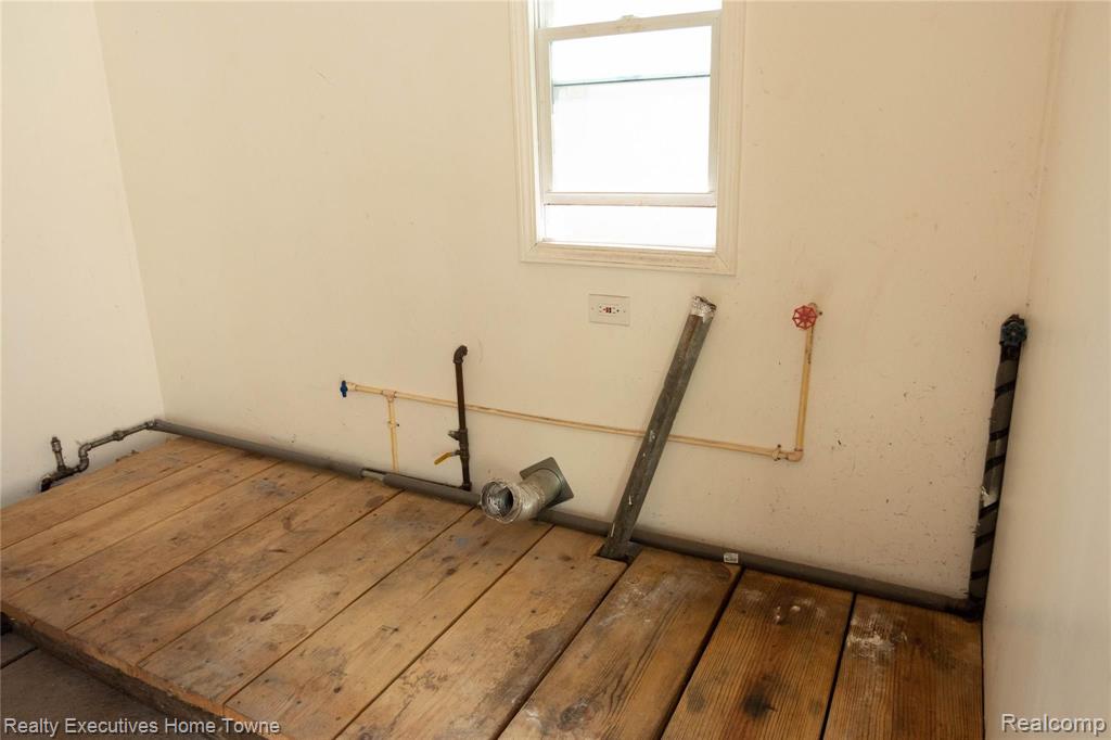 7961 Lakeshore Road Fort Gratiot, MI 48059 - Photo 25 of 37