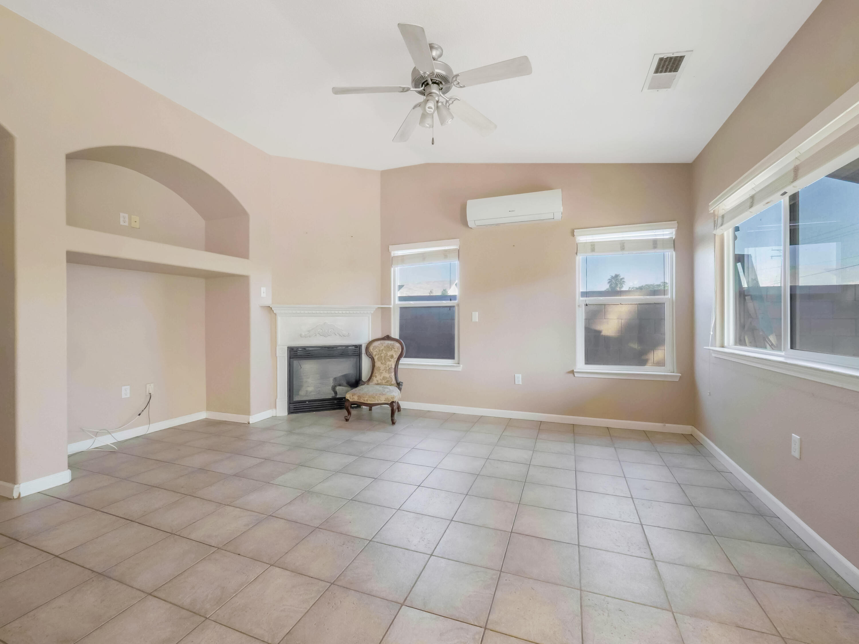 697 Leta Mae Court Exeter, CA 93221 - Photo 5 of 33 Family Room