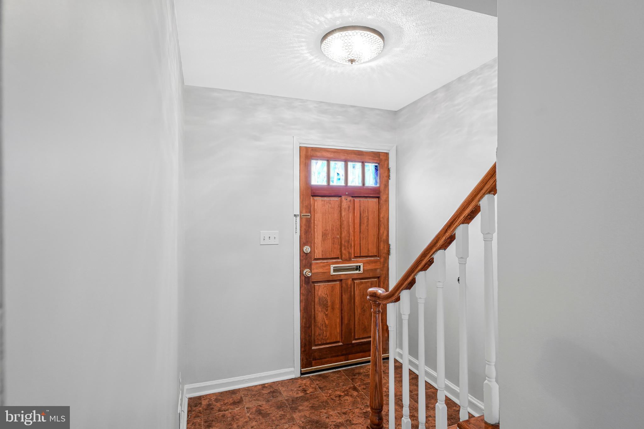 8330 Darlington Court, Unit 467 Springfield, VA 22152 - Photo 3 of 23 Inviting entryway with classic charm.