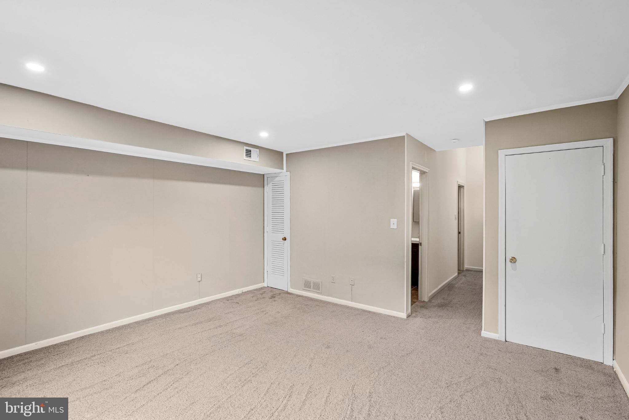 8330 Darlington Court, Unit 467 Springfield, VA 22152 - Photo 10 of 23 Spacious, versatile room ready for your vision.
