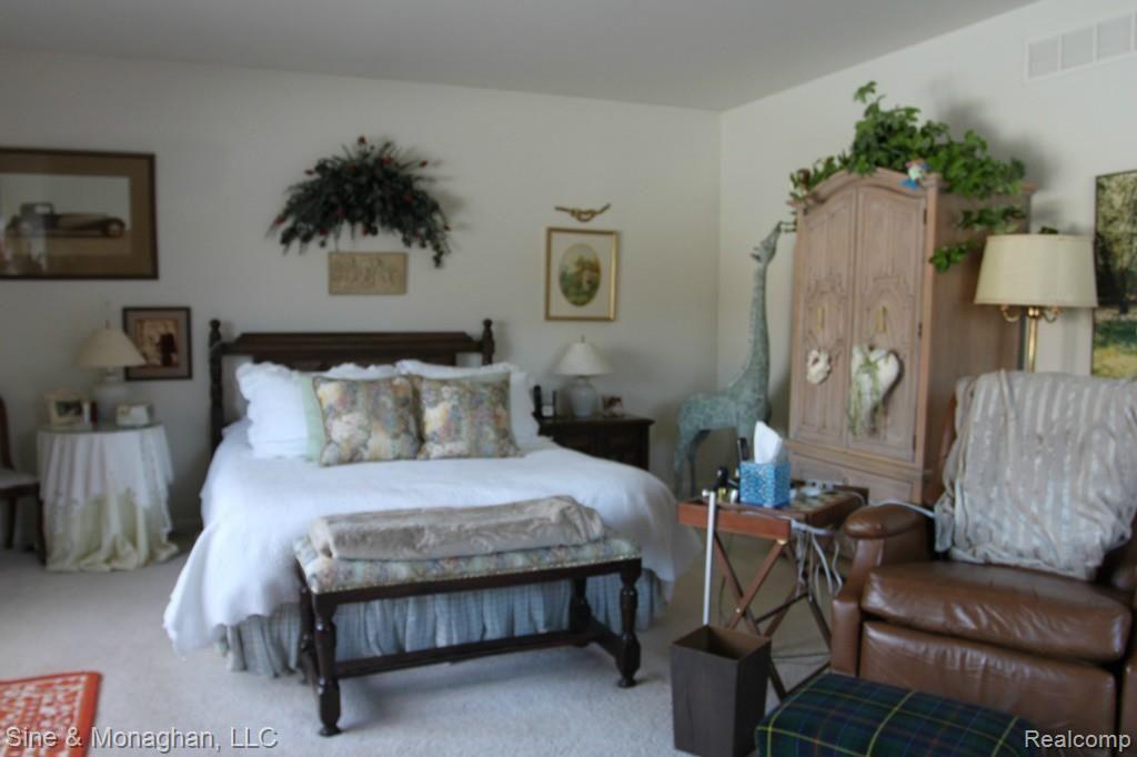 806 North Renaud Road Grosse Pointe, MI 48236 - Photo 14 of 27 IMG_3175.jpg