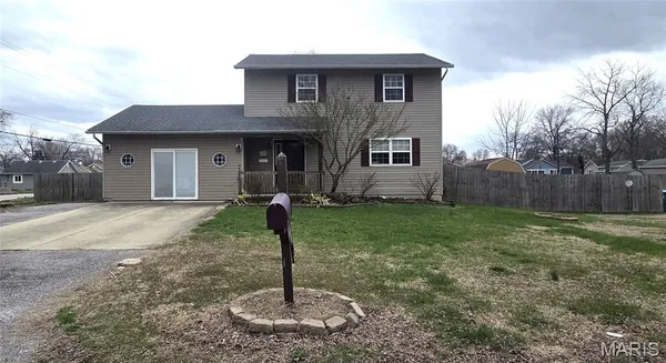 $215,000 | 350 Illinois Avenue, Wood River, IL 62095
