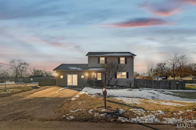 $215,000 | 350 Illinois Avenue, Wood River, IL 62095