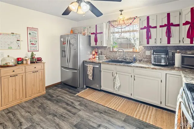 $215,000 | 350 Illinois Avenue, Wood River, IL 62095