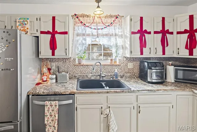 $215,000 | 350 Illinois Avenue, Wood River, IL 62095