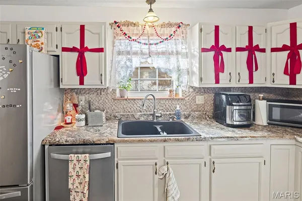 $215,000 | 350 Illinois Avenue, Wood River, IL 62095