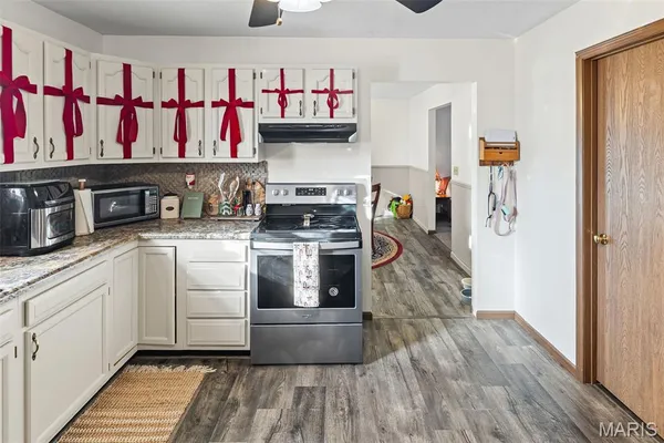 $215,000 | 350 Illinois Avenue, Wood River, IL 62095