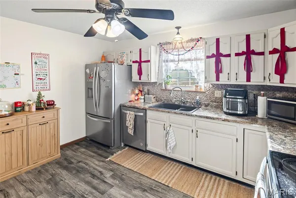 $215,000 | 350 Illinois Avenue, Wood River, IL 62095