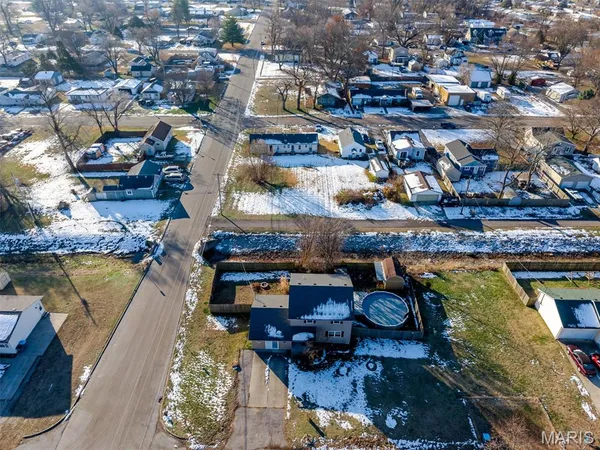 $215,000 | 350 Illinois Avenue, Wood River, IL 62095