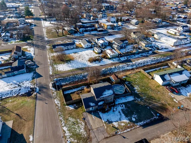 $215,000 | 350 Illinois Avenue, Wood River, IL 62095