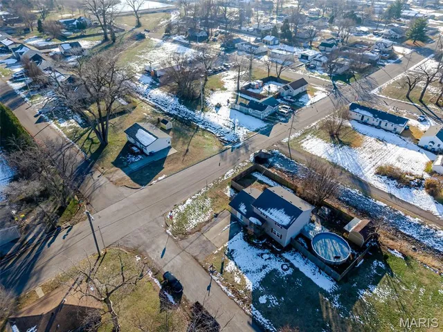 $215,000 | 350 Illinois Avenue, Wood River, IL 62095