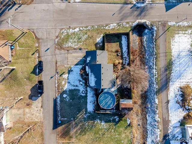 $215,000 | 350 Illinois Avenue, Wood River, IL 62095