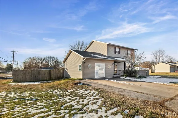 $215,000 | 350 Illinois Avenue, Wood River, IL 62095