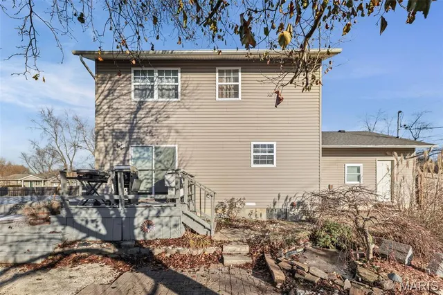 $215,000 | 350 Illinois Avenue, Wood River, IL 62095