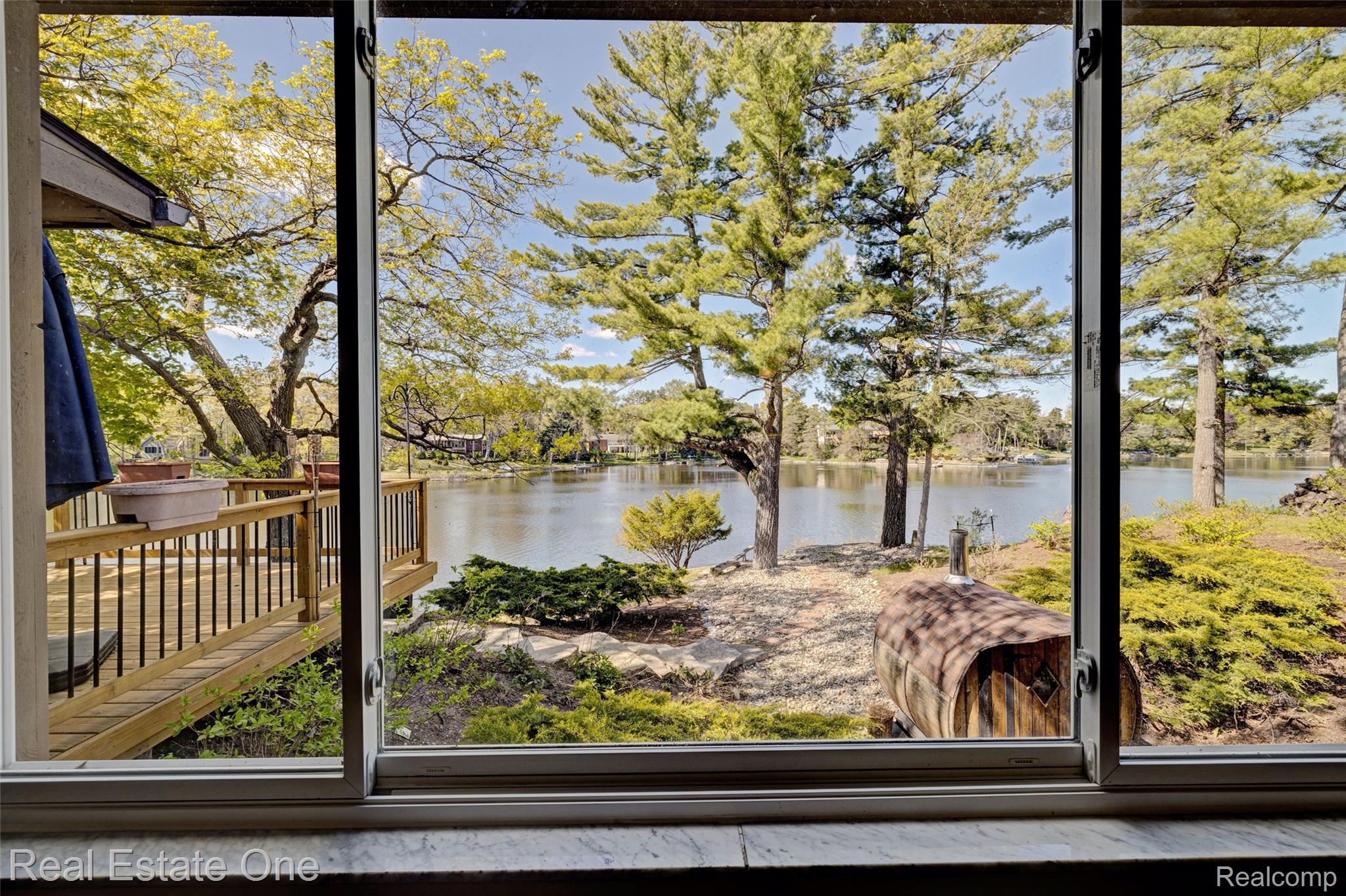 1140 Seneca Road Lake Orion, MI 48362 - Photo 19 of 65 19) Living Room View.jpg