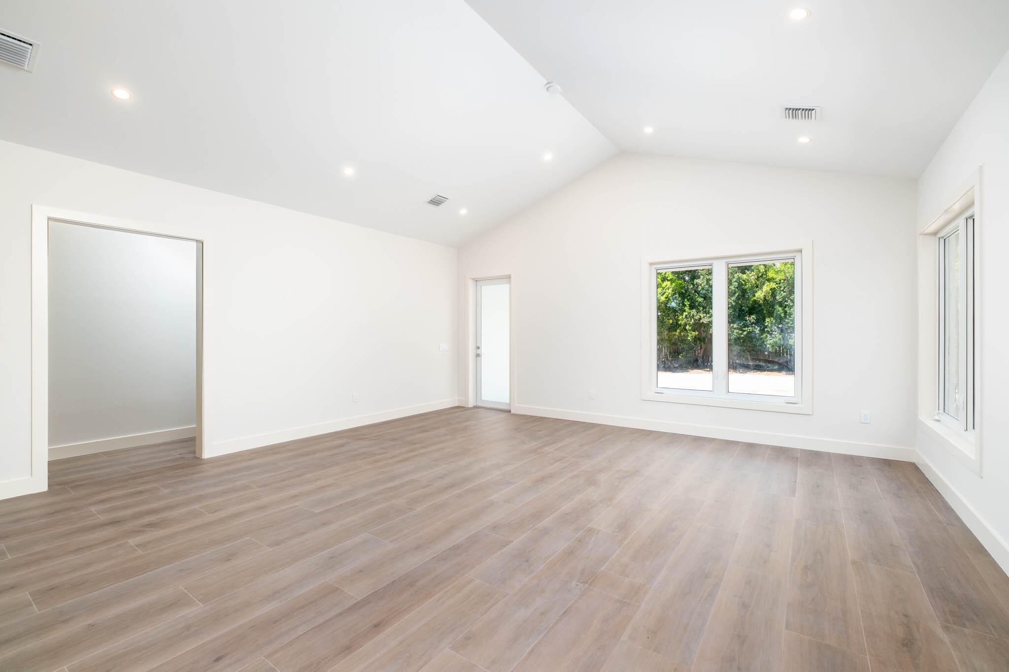 36 Park Road Islamorada, FL 33036 - Photo 11 of 40 Living Room