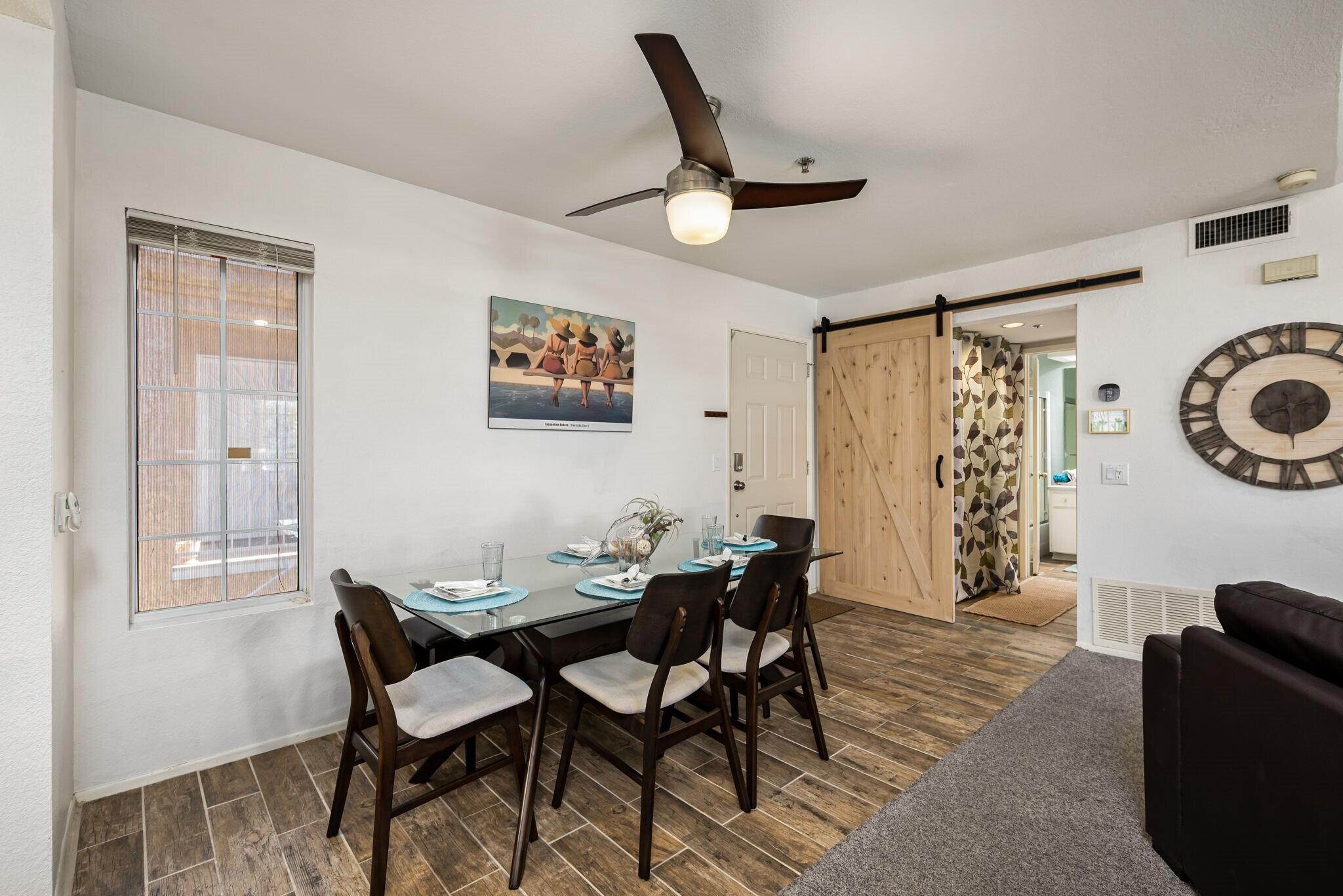 2700 Lawrence Crossley Road, Unit 22 Palm Springs, CA 92264 - Photo 5 of 41 Dining Area