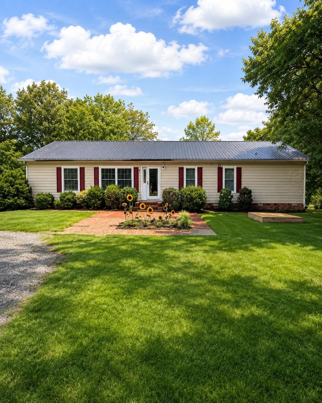 565 Martin Road Wickliffe, KY 42087 - Photo 1 of 21 IMG_9F89B1ED-1AF4-4A1E-B54B-9A2C2382A1B4