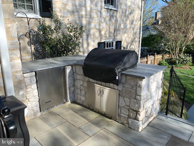 105 Tunbridge Road Baltimore, MD 21212 - Photo 4 of 62 a view of a terrace with chairs