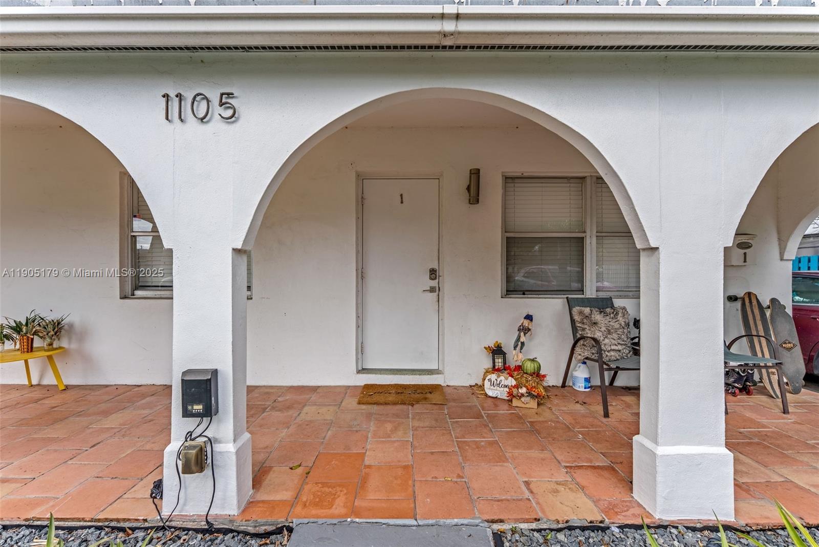 1105 Northeast 10th Street Hallandale Beach, FL 33009 - Photo 3 of 28 a view of living room