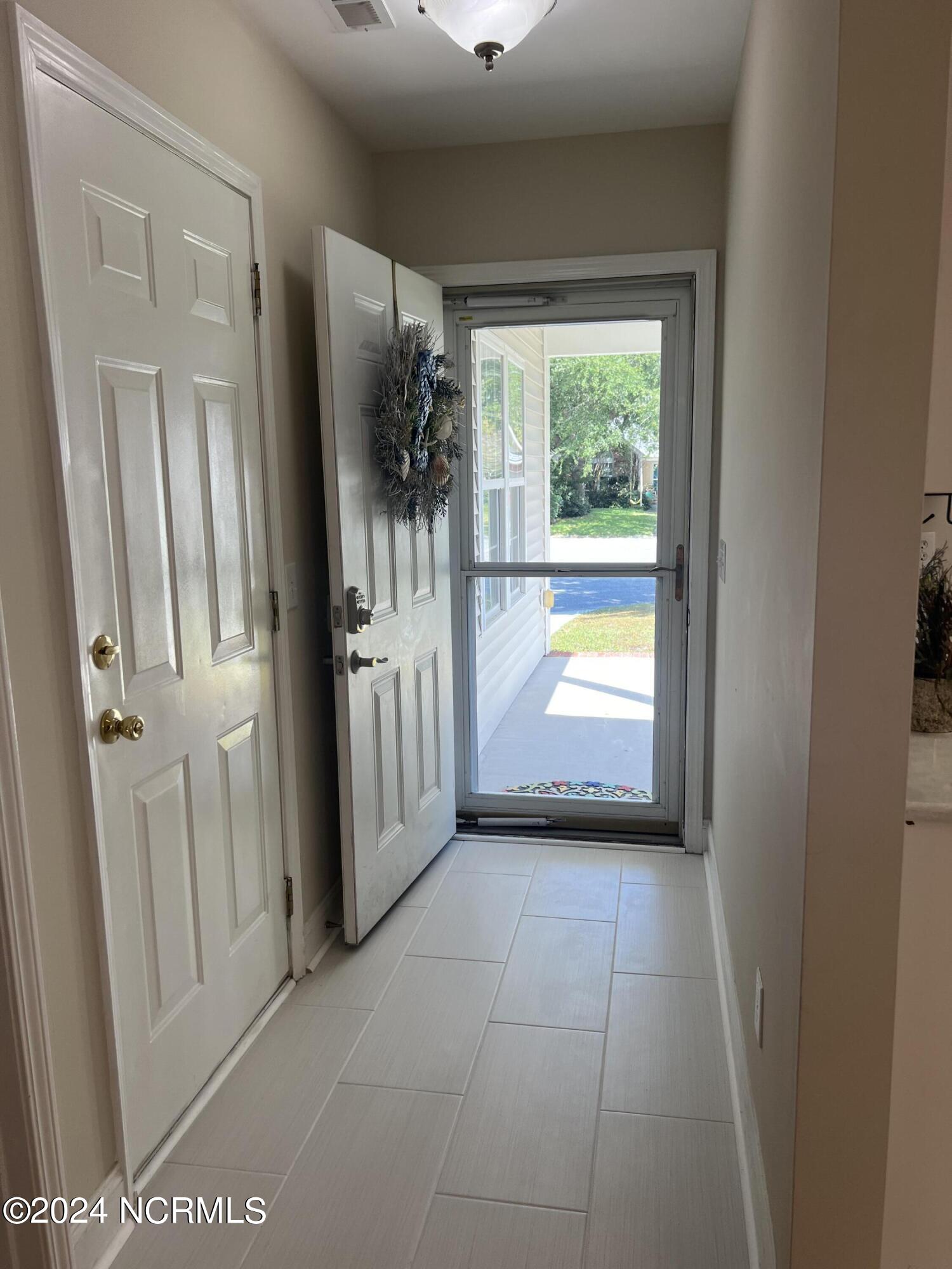 5005 Long Pointe Road Wilmington, NC 28409 - Photo 2 of 29 Foyer