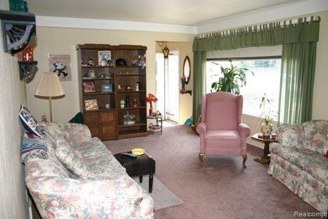 9012 Farmington Road Livonia, MI 48150 - Photo 8 of 9 Living Room