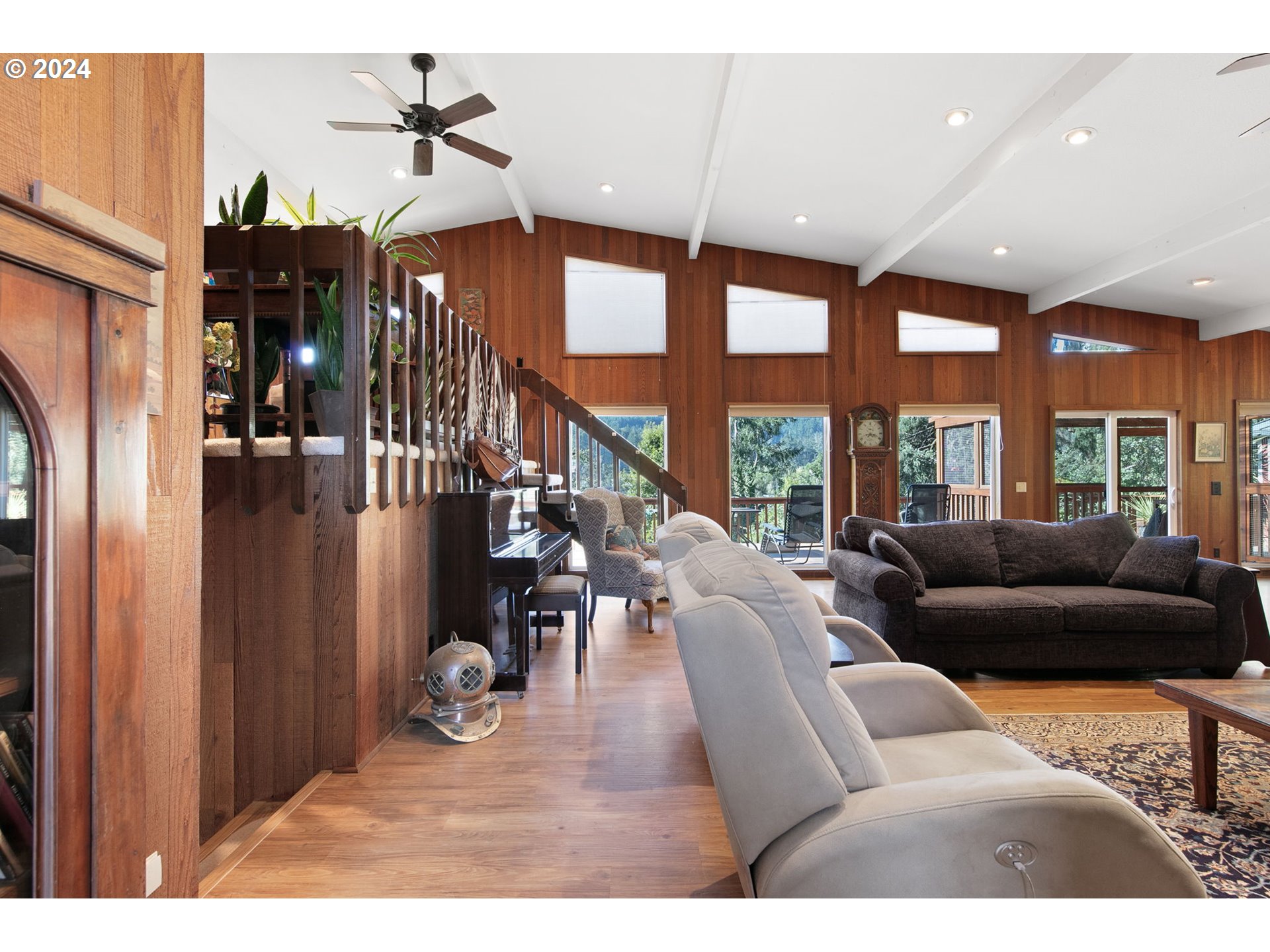 37797 Worth Road Springfield, OR 97478 - Photo 11 of 47 a living room with furniture