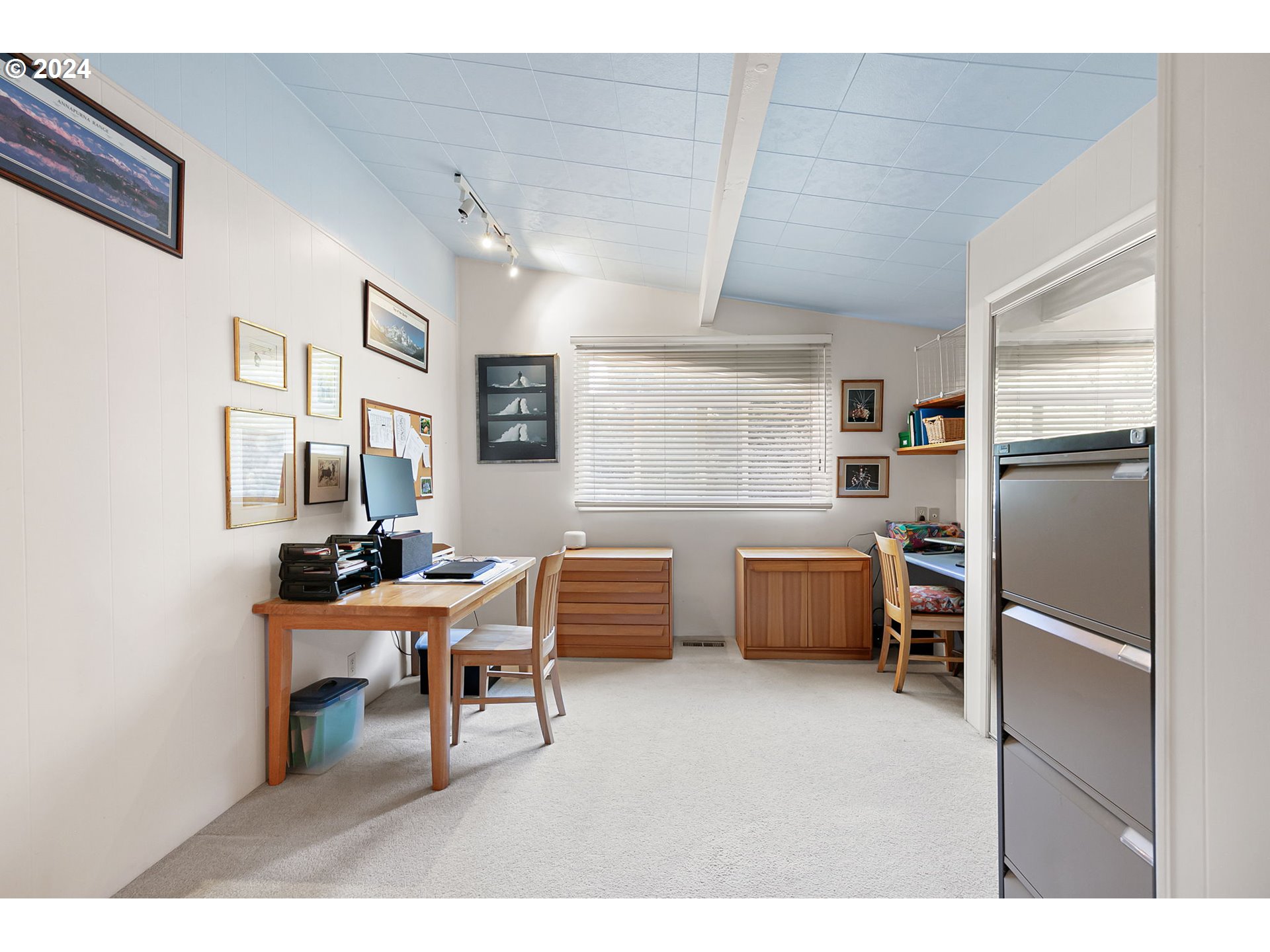 37797 Worth Road Springfield, OR 97478 - Photo 13 of 47 a workspace with furniture and window