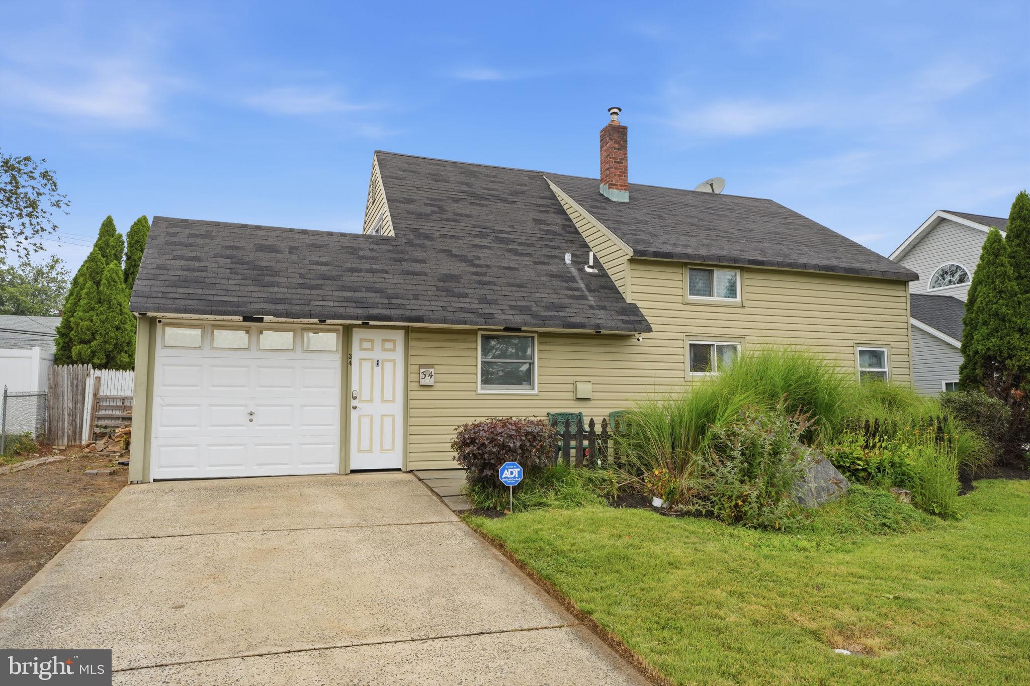 34 Ridge Lane Levittown, PA 19055 - Photo 3 of 32 Gallery Image 3