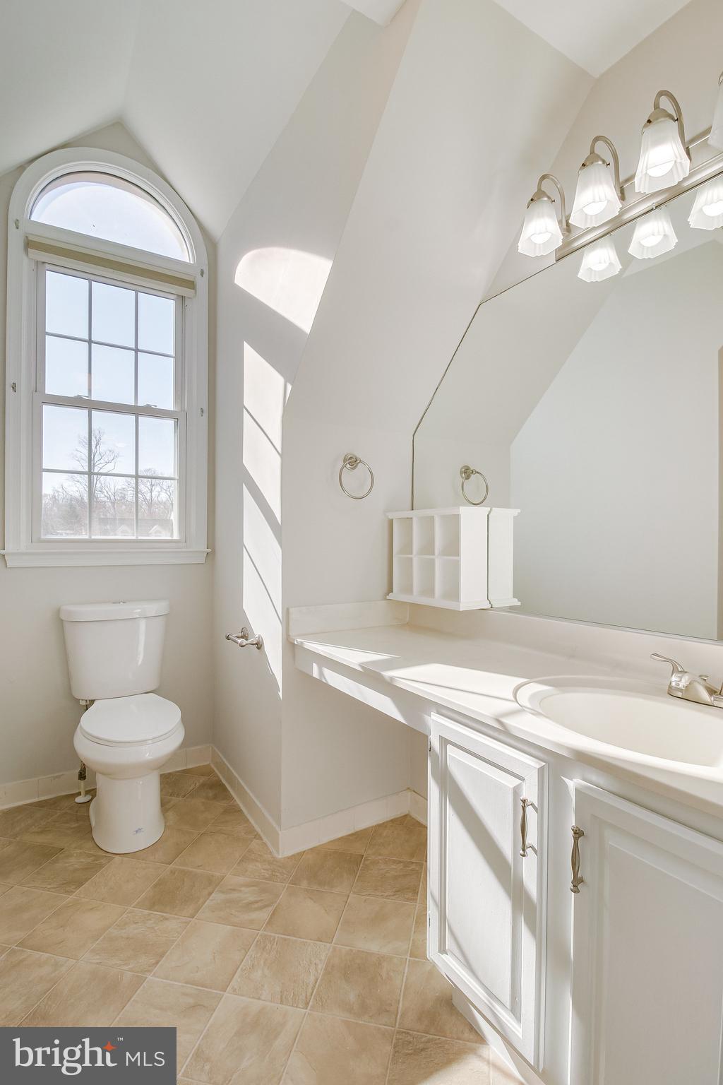9412 Eagle Trace Fairfax Station, VA 22039 - Photo 58 of 89 Upper Level Bathroom