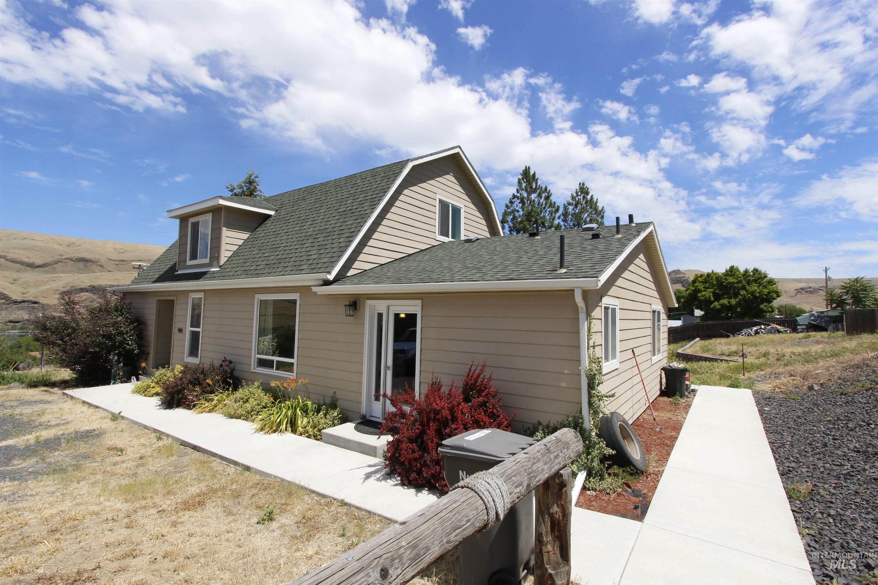 904 3rd Street Asotin, WA 99402 - Photo 1 of 35