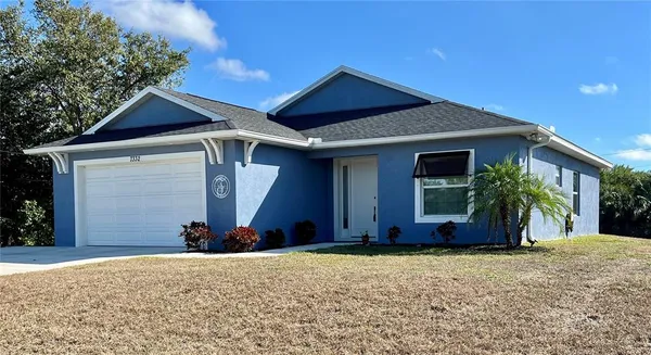 a front view of house with yard