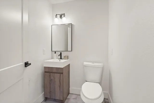 $489,900 | 5936 Spring Glen Drive, Dallas, TX 75232