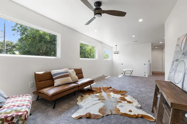 $489,900 | 5936 Spring Glen Drive, Dallas, TX 75232